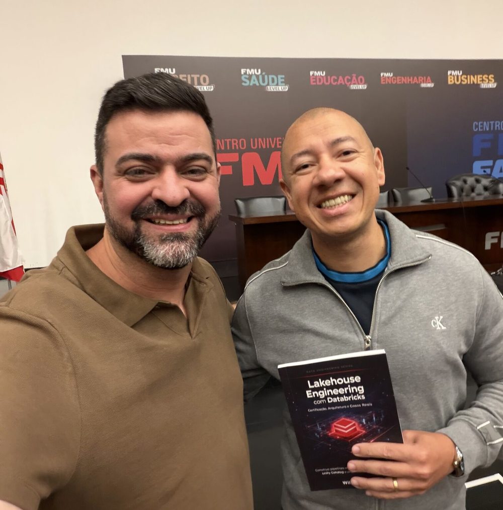 Com o Sidney Cirqueira na Conferência Microsoft Fabric Brasil, divulgando o livro Lakehouse Engineering com Databricks